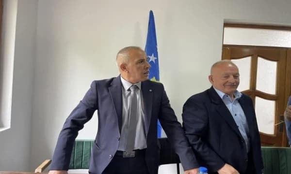 Zeqiri nuk do peticion, propozon dorëheqje