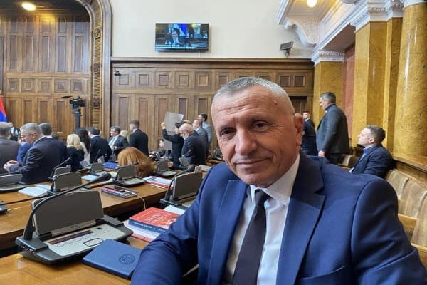 ​Kamberi i reagon Vuçiqit: Kushtetuta na lejon të bashkëpunojmë me Kosovën