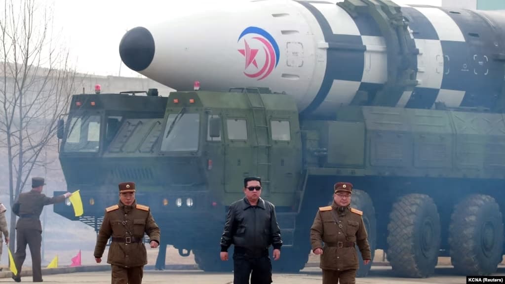 Kimi i kërkon ushtrisë të jetë në gatishmëri për “komplotin amerikan” për pushtimin e Koresë së V.