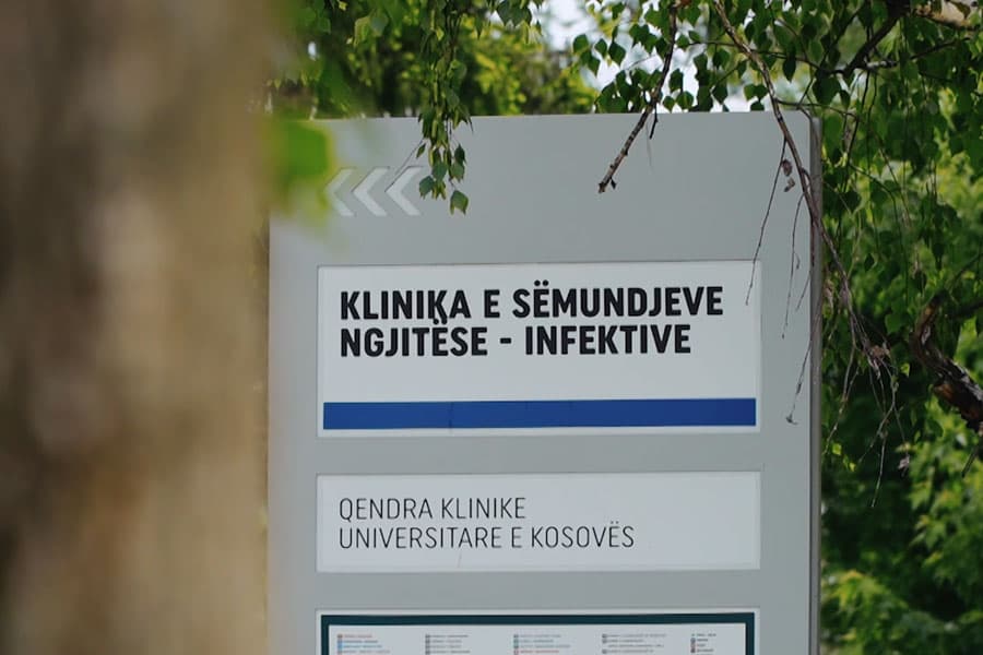 Helmimet nga ushqimi, 31 pacientë në Infektivë, pesë prej tyre nga Hani i Elezit – konfirmohen 11 raste me Salmonellë