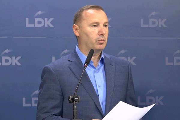 ​LDK i vendos karton të kuq qeverisë: Duhet të shkojnë në shtëpi pas shkeljeve kushtetuese