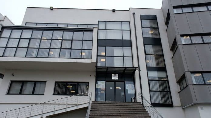 Vdekja e gruas në Malishevë pasi heqi dhëmbin, kërkohet paraburgim për dy të arrestuarit