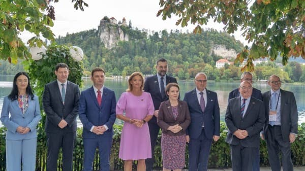 ​Ministrat e rajonit dhe Evropës bashkohen në mëngjes pune