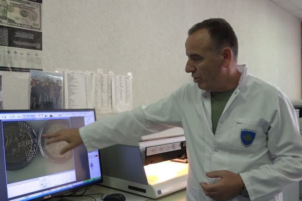 Shtohet numri i monedhave 2 euro false, ndërmarrjet komunale në hall