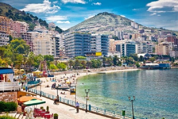 Në Shqipëri numri i turistëve rritet për 76 %, kryesojnë italianët dhe polakët