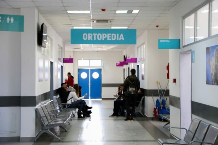 Lirohet nga spitali vajza e plagosur nga sherri në ‘Bon Vivant’, shtohen forcat policore në QKUK