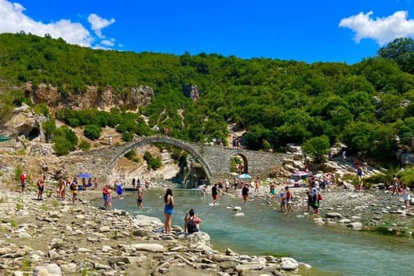 ​Përmeti destinacion turistik, Hoxha: Mbi 80 mijë turistë vendas e të huaj