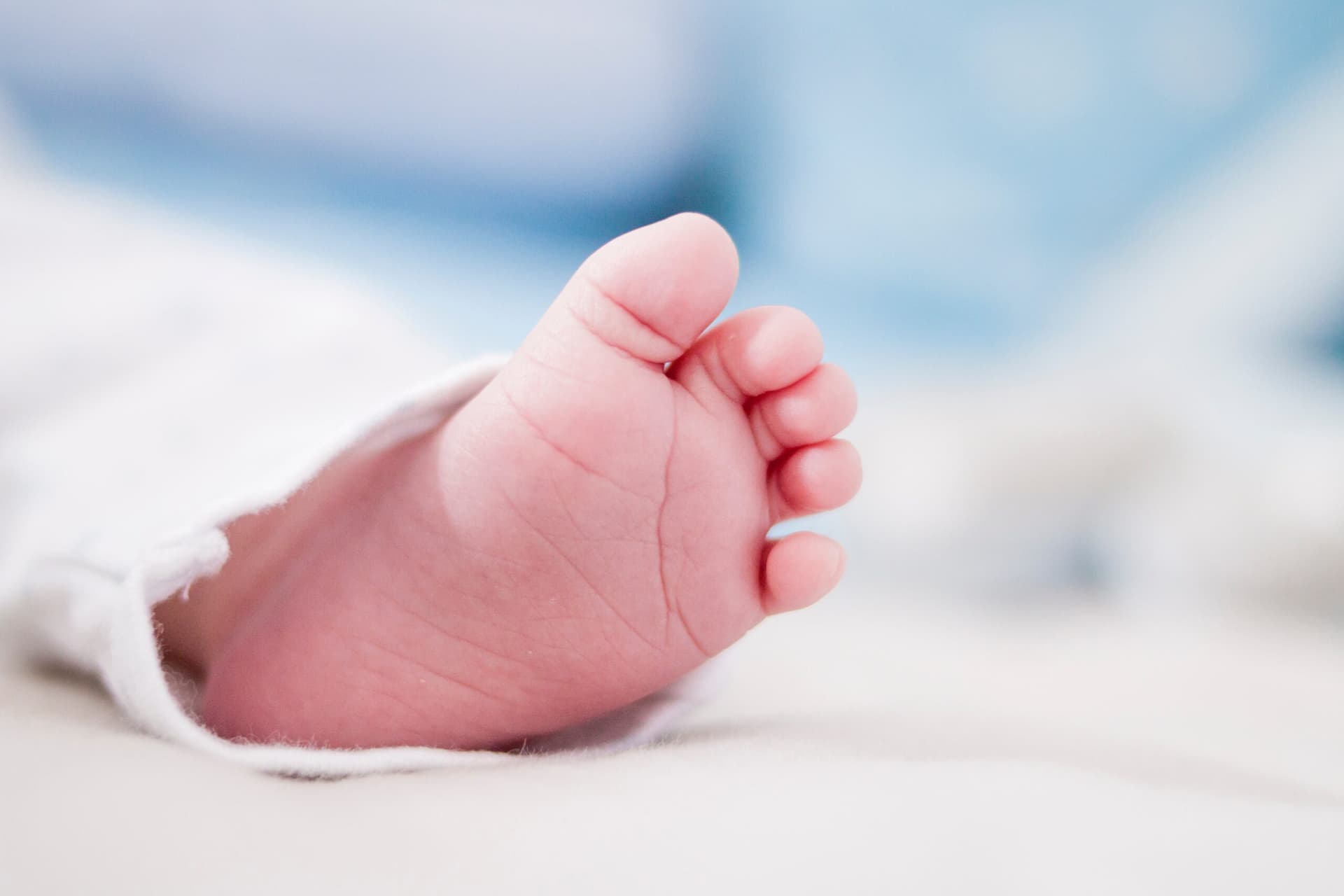 Gjatë muajit qershor u lindën 2 mijë e 352 fëmijë, dominojnë meshkujt