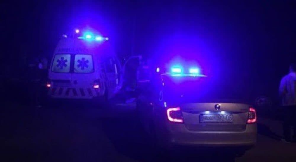 Vrasja dhe plagosja e trefishtë në Skenderaj, të dyshuarit që hynë të maskuar në kafene ndodhen në arrati