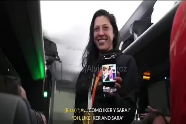 ​“Puthe, puthe”, zbulohet çfarë ndodhi në autobusin e skuadrës së Spanjës pas puthjes së famshme të Rubiales me Hermoson