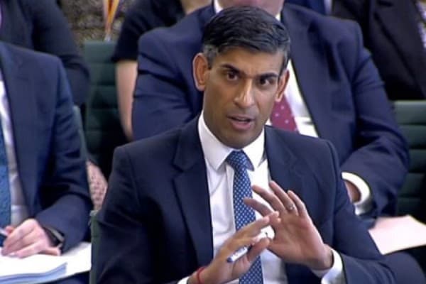 Kryeministri britanik: Ushtarët tanë po e ruajnë paqen në Kosovë