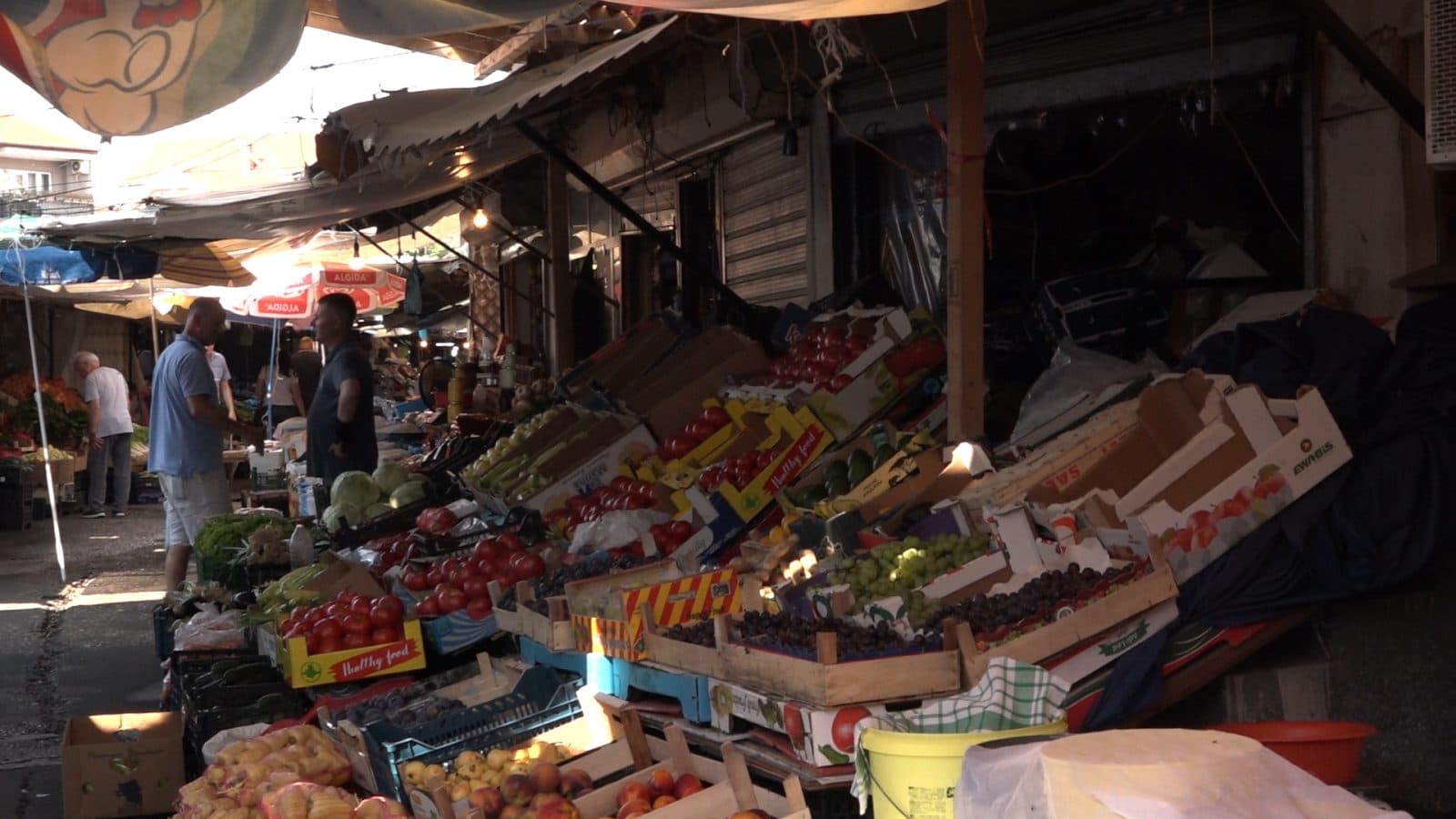 Rriten çmimet – qytetarët ankohen, shitësit e prodhuesit ai hedhin fajin njëri-tjetrit