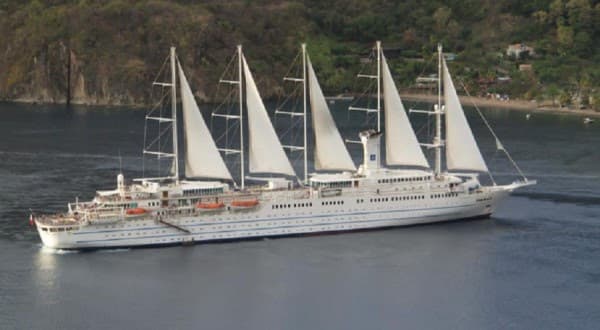 ​Kroçera “Club med II” me 283 turistë nga Belgjika e Franca në Portin e Vlorës