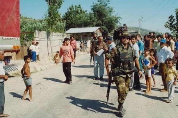 ​“Operacioni Alba”, kontingjenti prej 3000 ushtarësh që zbarkoi në Shqipëri më 1997