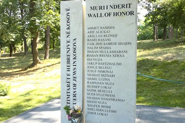 Nderohen familjet shqiptare që strehuan hebrenjtë gjatë Holokaustit