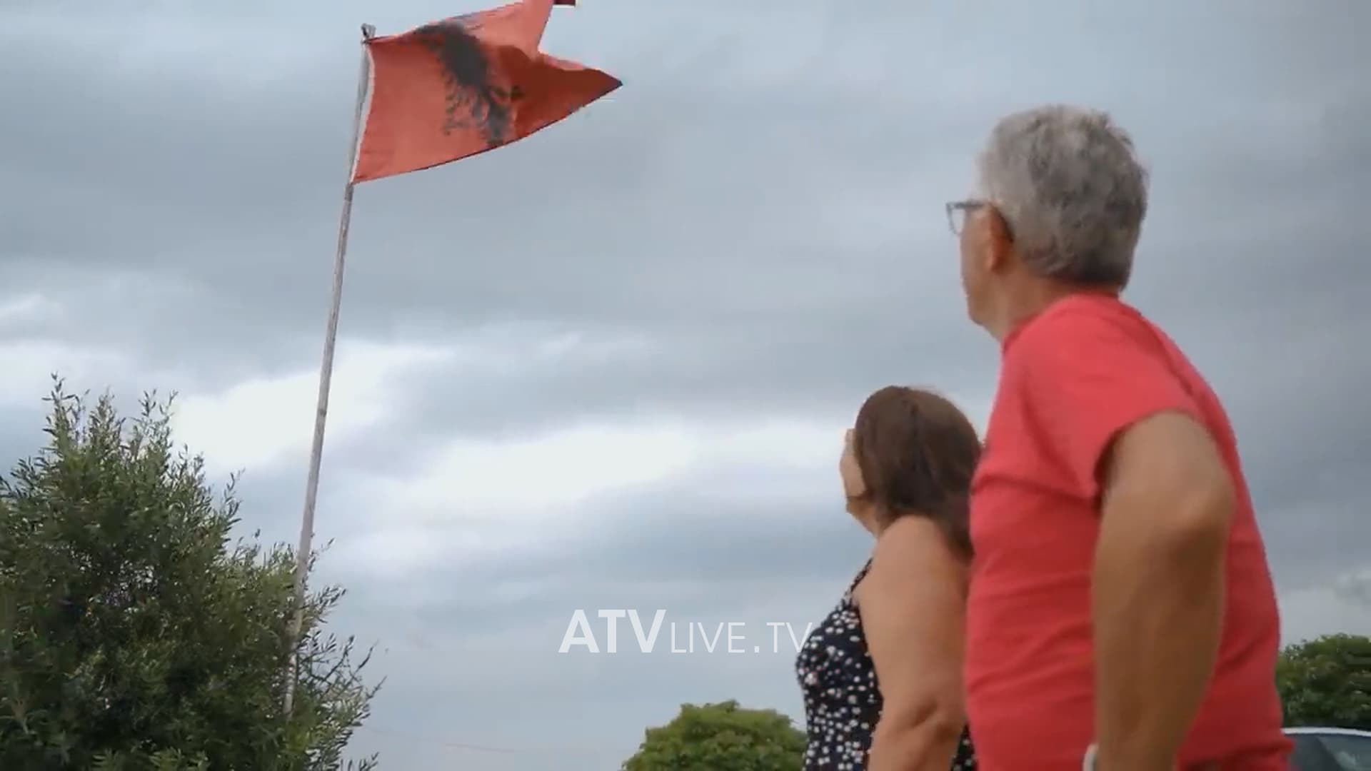 Pas 13 vjetëve në Amerikë, ndërtoi shtëpi në Tuz, e vendosi edhe flamurin shqiptar