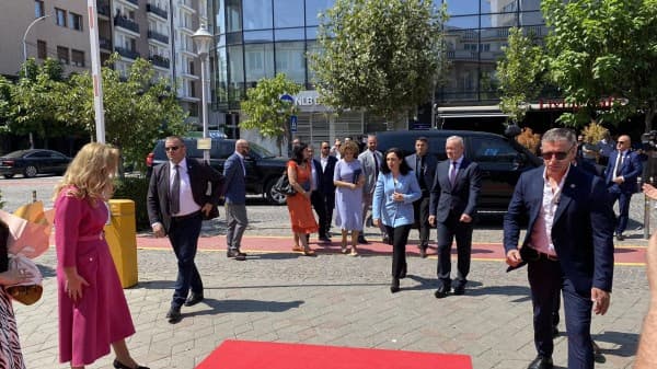 ​Presidentja Osmani nis takimin me kryetarin e Klinës