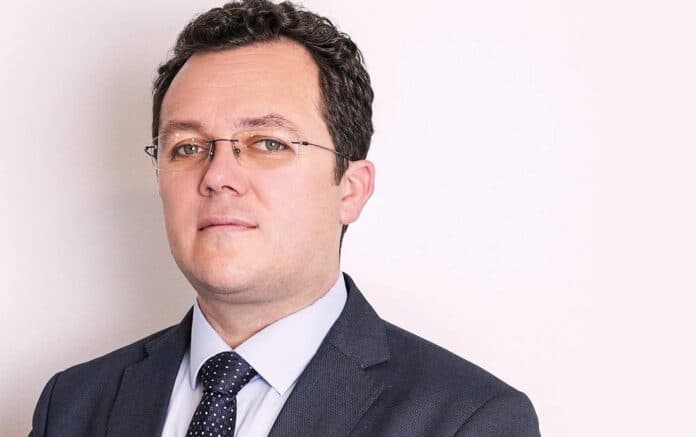 Jep dorëheqje kryetari i Odës së Farmacistëve, Arianit Jakupi
