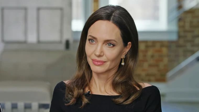 Aktorja Angelina Jolie shkruan në shqip, përmend Kosovën