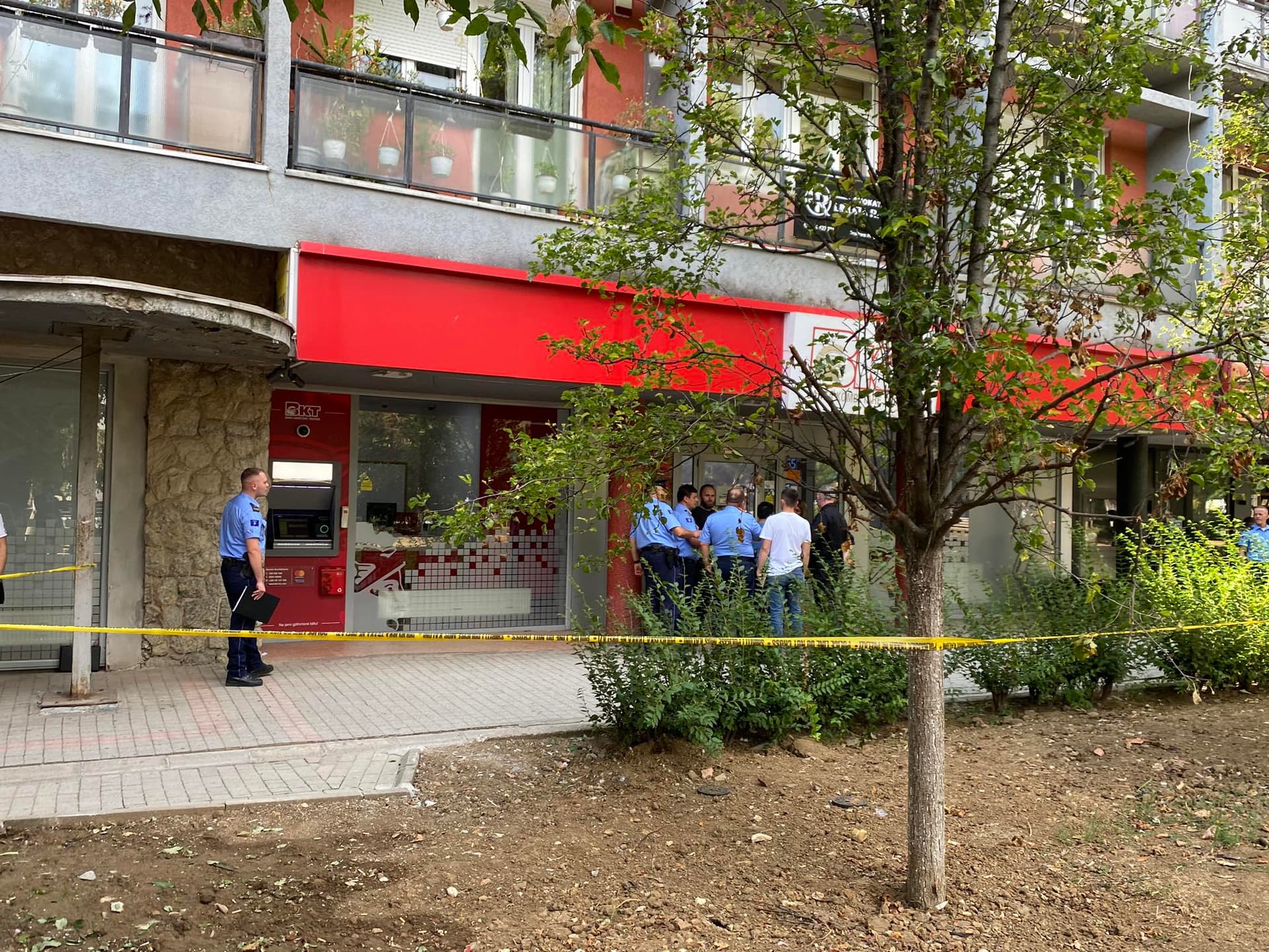 Grabitje në bankën BKT – Arrestohet një person, tjetri në arrati