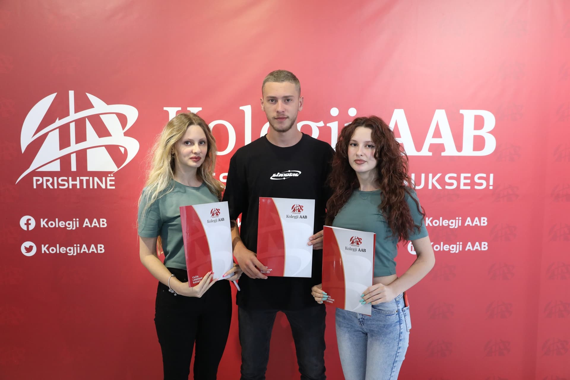 Trenjakët Rea, Rona dhe Erris Lila zgjedhin Kolegjin AAB për studimet e tyre