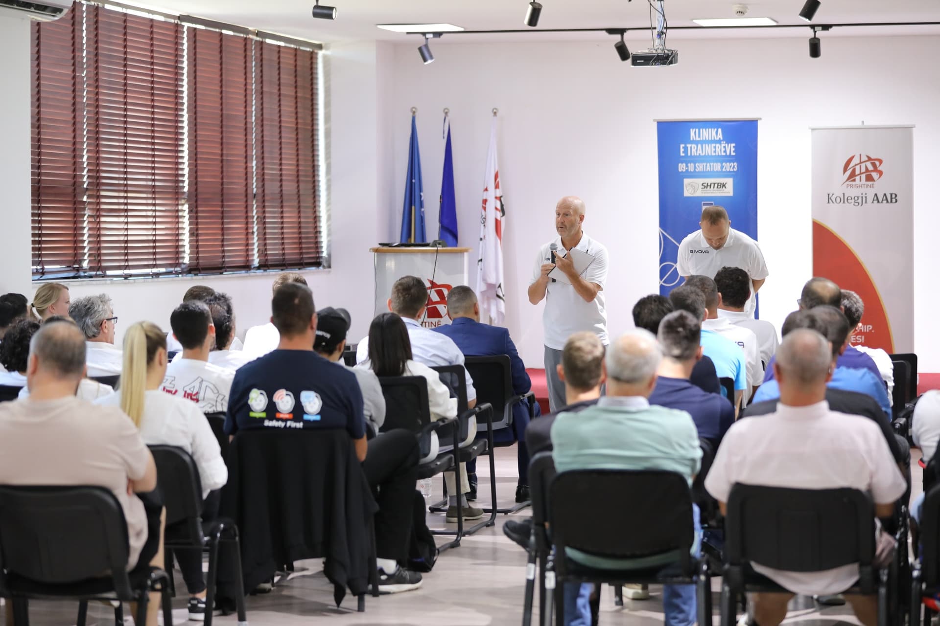 Zhvillohet trajnimi ndërkombëtar për trajnerë të basketbollit i organizuar nga Kolegji AAB dhe Federata e Basketbollit të Kosovës