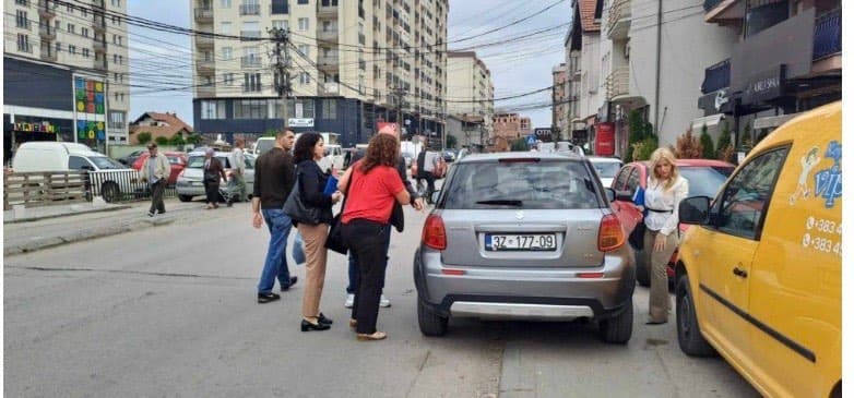 Policia dhe inspektorët e MAShT-it shkojnë tek çerdhja në Fushë Kosovë ku dyshohet se u rrah fëmija trevjeçar