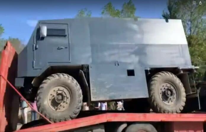 Policia e bart nga Banjska autoblindën që e përdorën terroristët serbë