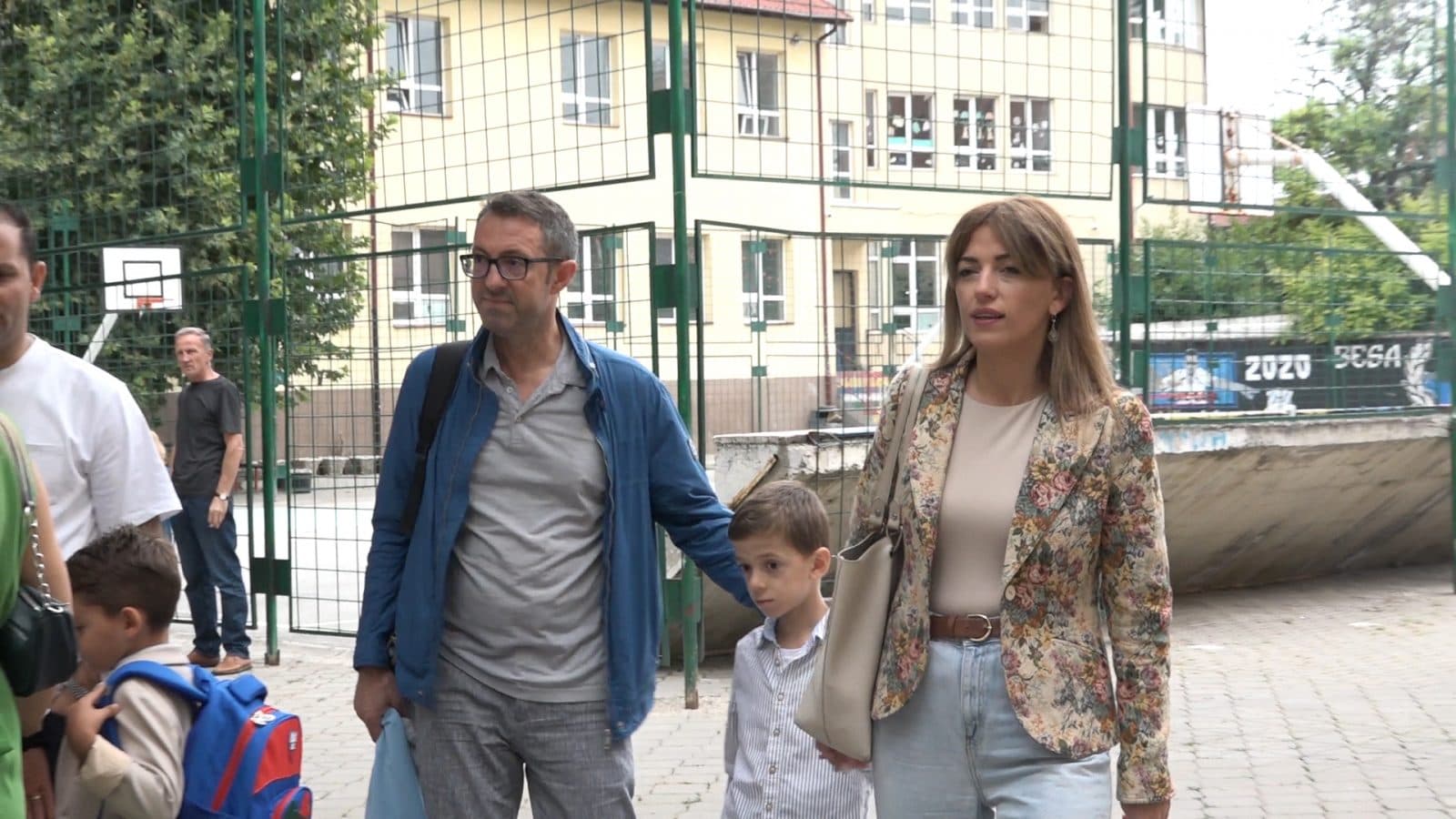 Ministrja e Drejtësisë e dërgon djalin në shkollë, tregon sa i kushtuan librat