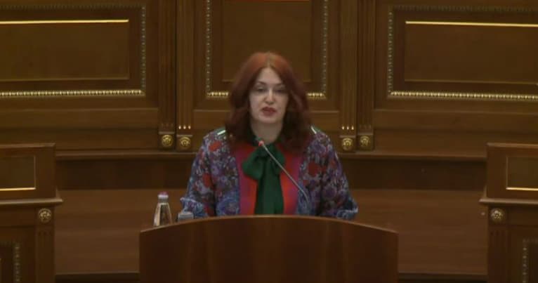 Hoxha: Vetëm në dy muajt e fundit, 600 mësimdhënës janë larguar nga Kosova