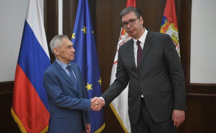 Shpend Ahmeti tregon dy skenarët e mundshëm që u diskutuan në takimin e Vuçiqit me ambasadorin rus