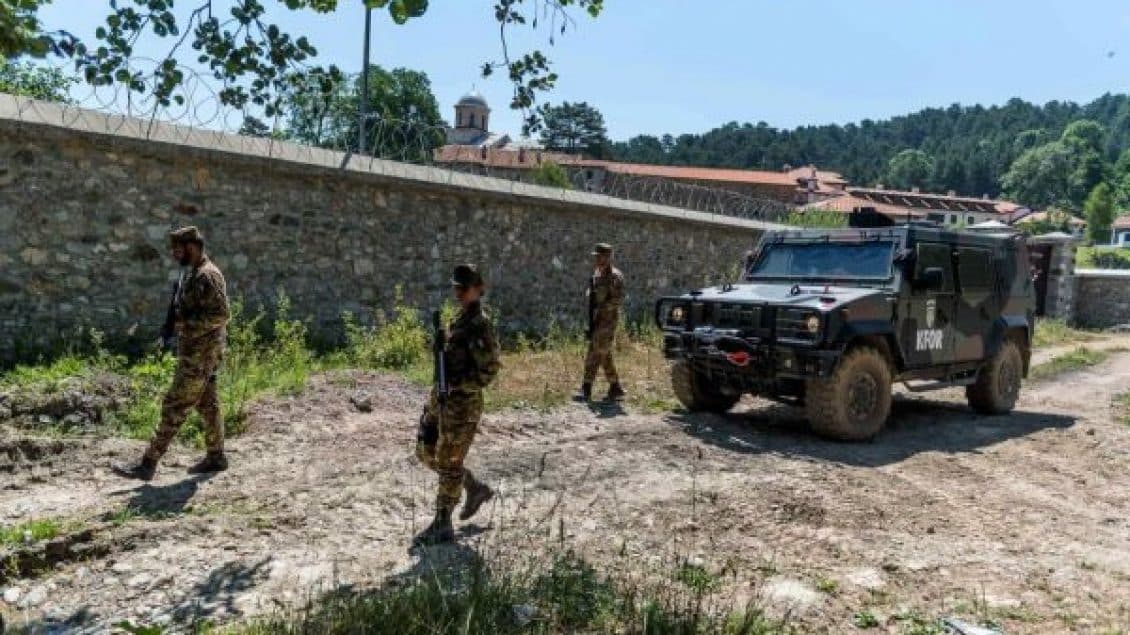 KFOR me ushtrime stërvitore, do të shtojë trupat në dy zona – përfshirë Manastirin e Deçanit