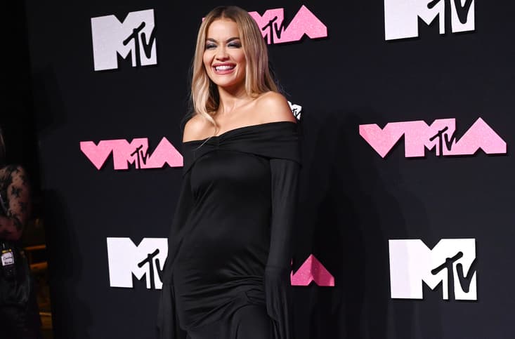 Rita Ora shfaqet mahnitëse në VMA
