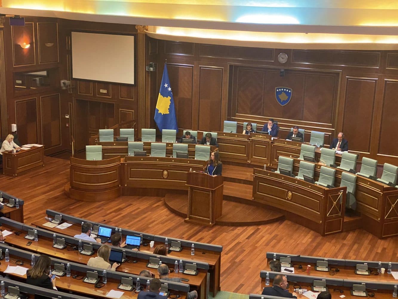 Nagavci akuzon qeveritë e kaluara: 25 milionë € janë shpenzuar për librat që kanë përfunduar në podrume të shkollave