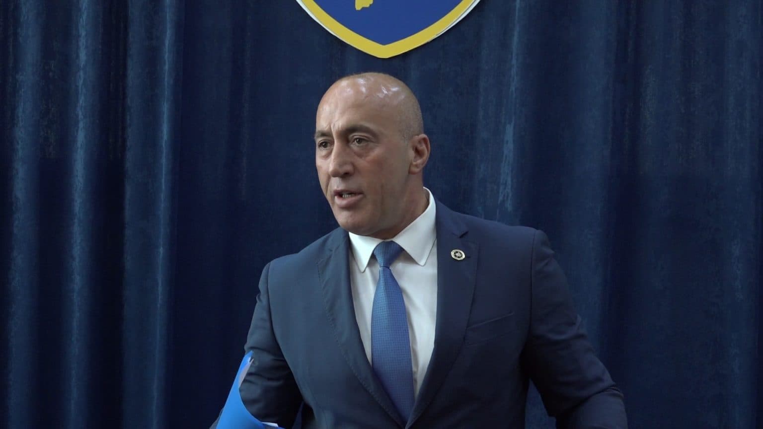 Pajtohen familjet pas varrimit në Pejë, Haradinaj: Dhembja është e madhe, pajtimi na nderon