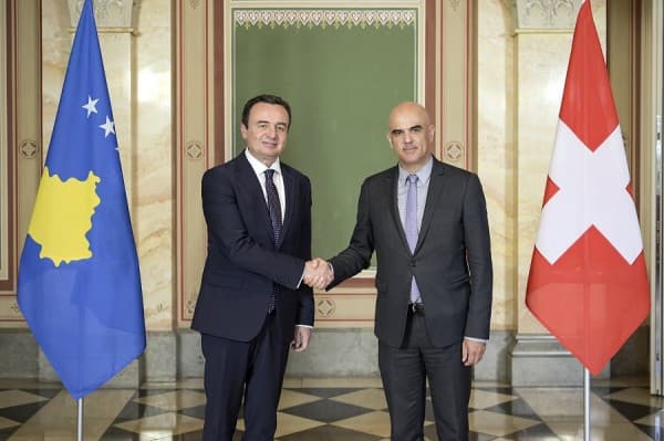 Kurti e njofton presidentin zviceran për raportet me Serbinë dhe procesin e dialogut