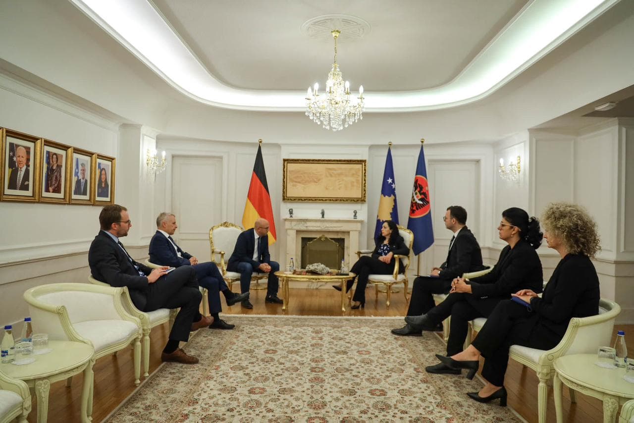 Osmani dhe emisari gjerman diskutojnë për situatën pas sulmit terrorist në veri