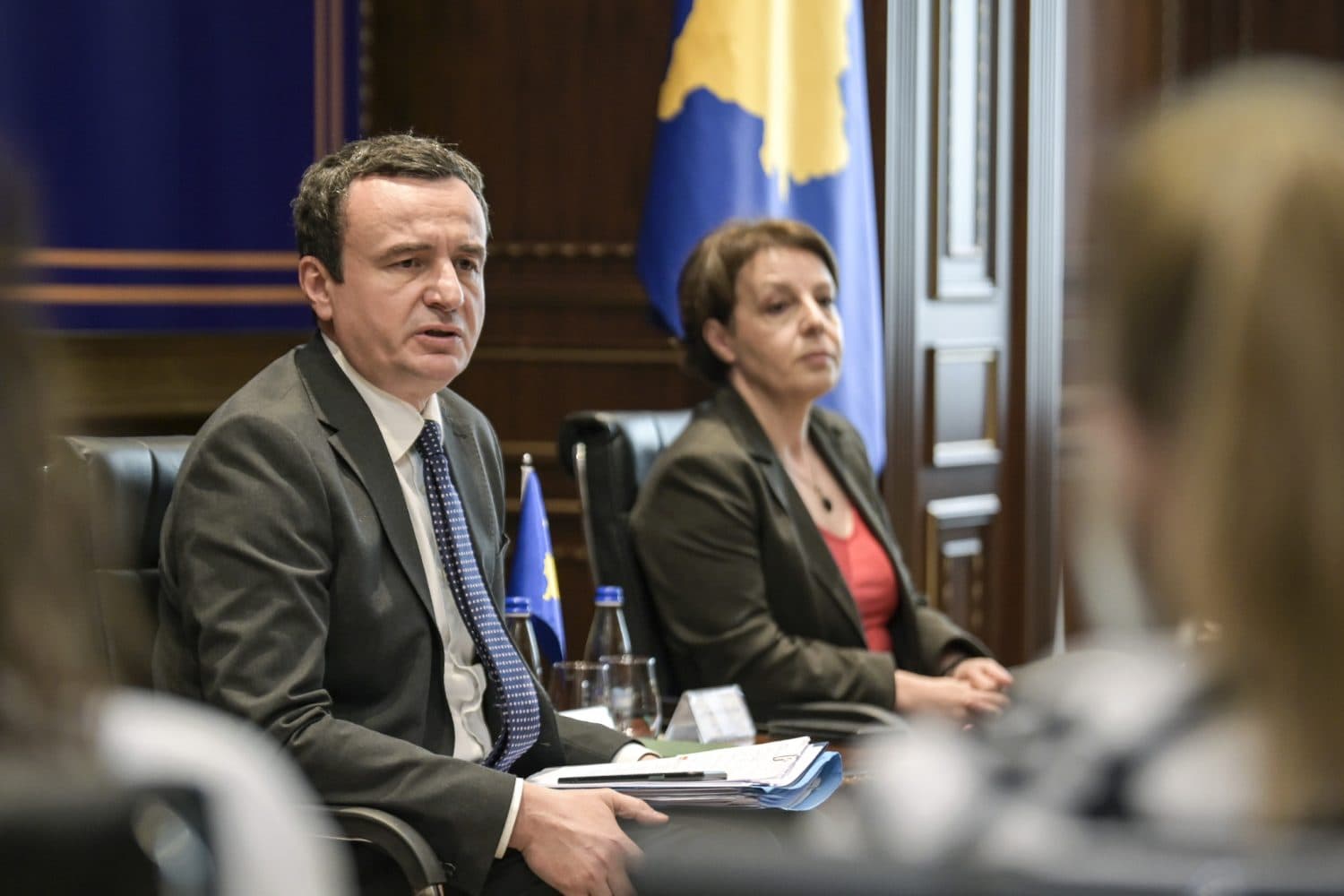 Kurti dhe Gërvalla takuan ambasadorët dhe diplomatët e huaj, kërkojnë të dënohen veprimet e Serbisë