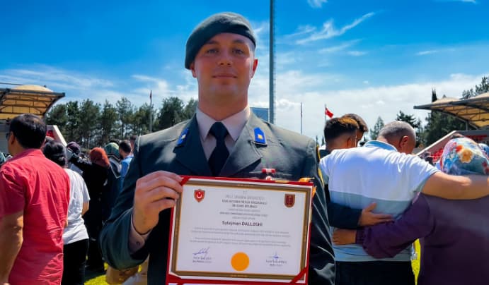 FSK-së i kthehen me rezultate të larta ushtarët që shkuan për të diplomuar në Turqi