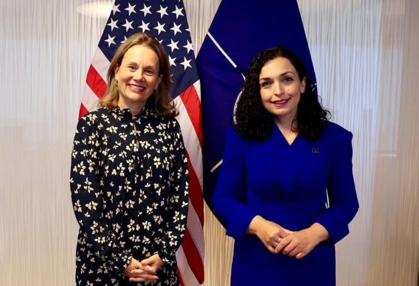 “Të zotuar për forcimin e partneritetit”, Osmani njofton për takimin e djeshëm me ambasadoren Smith
