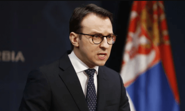 Petkoviq paraqet notë diplomatike për shkak të ndërtesës kontestuese komunale