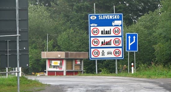 Polonia i shton kontrollet kufitare me Sllovakinë, për shkak të emigrantëve
