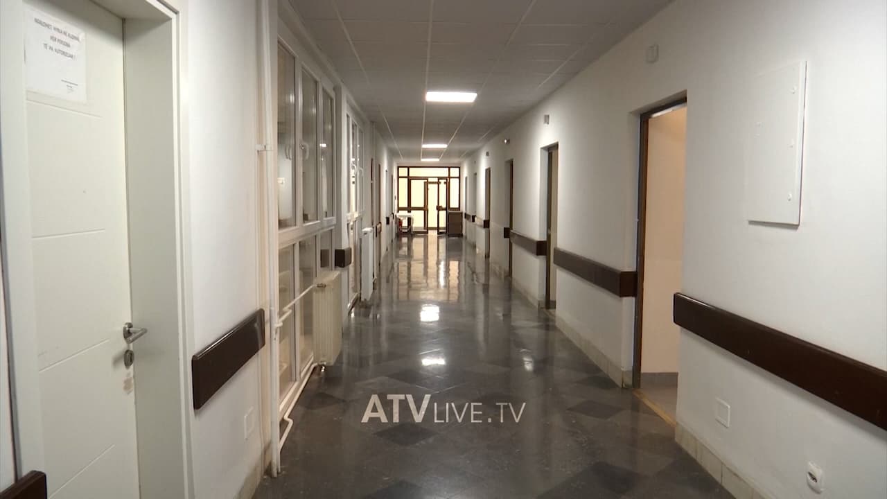 Sulmohet nga ish i dashuri dhe kërkon ndihmë në QKUK