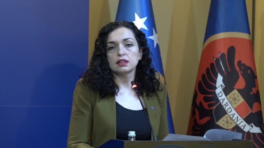 Osmani përkujton Fehmi e Xhevë Lladrovcin: E përmbyllën bashkërisht rrugëtimin e tyre patriotik