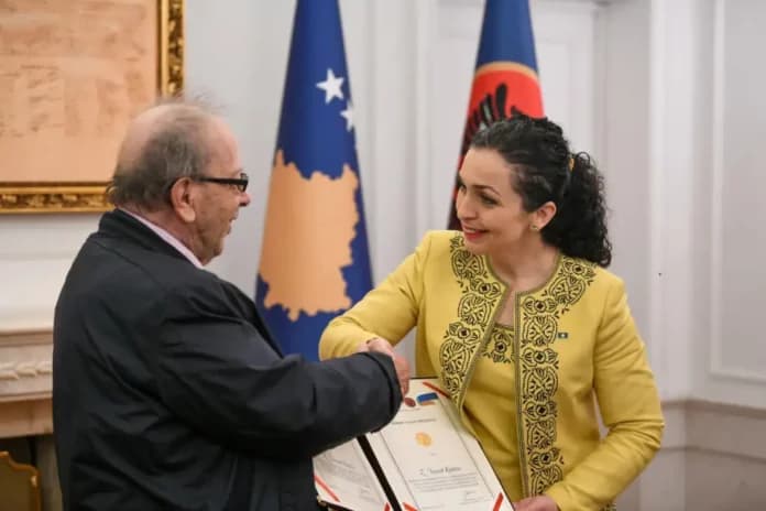 Presidentja Osmani nesër i dorëzon shkrimtarit Ismail Kadare dekretin e nënshtetësisë së Kosovës