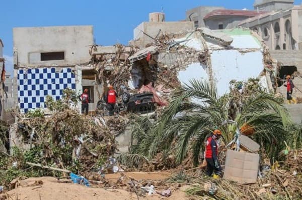 ​59 aeroplanë dhe 6 anije me mjete ndihme mbërrijnë në Libi