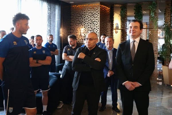 ​Kurti futbollistëve: E di se me Zvicrën e keni më vështirë