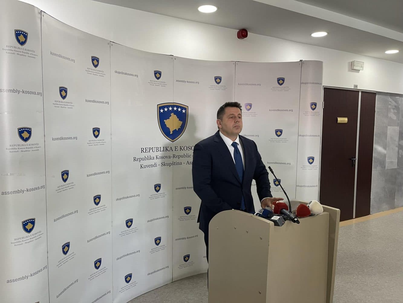 Berisha i shqetësuar për situatën në veri: Fotografitë e Policëve e të vrarëve s’është dashur të publikohen