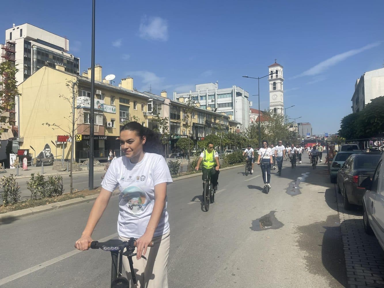 Dita Ndërkombëtare Pa Makina – qytetarët me biçikleta e trotinetë e shfrytëzojnë sheshin deri te rrethi i Flamurit