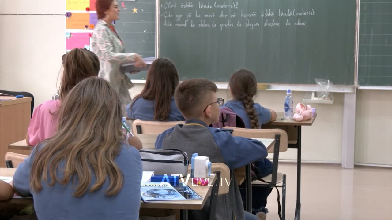 Mësimi ka nisur, përveç librave, në disa shkolla s’ka ende ditarë